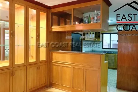 Casa de 5 dormitorios en Pattaya, Tailandia № 212408 - foto 5