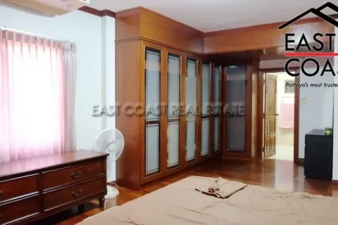 Casa de 5 dormitorios en Pattaya, Tailandia № 212408 - foto 17