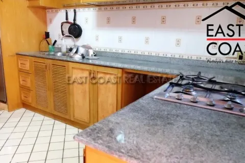 Casa de 5 dormitorios en Pattaya, Tailandia № 212408 - foto 8