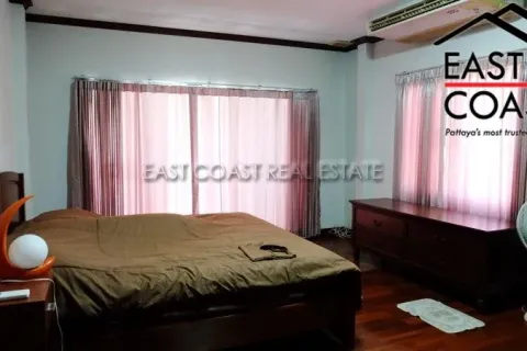 Casa de 5 dormitorios en Pattaya, Tailandia № 212408 - foto 18