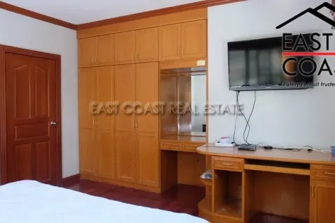 Casa de 5 dormitorios en Pattaya, Tailandia № 212408 - foto 11