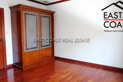 Casa de 5 dormitorios en Pattaya, Tailandia № 212408 - foto 14