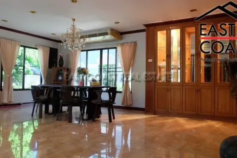Casa de 5 dormitorios en Pattaya, Tailandia № 212408 - foto 3