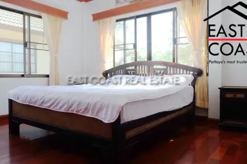 Casa de 5 dormitorios en Pattaya, Tailandia № 212408 - foto 13