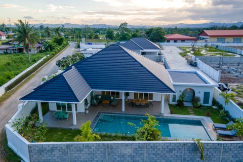 Chalet de 3 dormitorios en Hua Hin, Tailandia № 169845 - foto 30