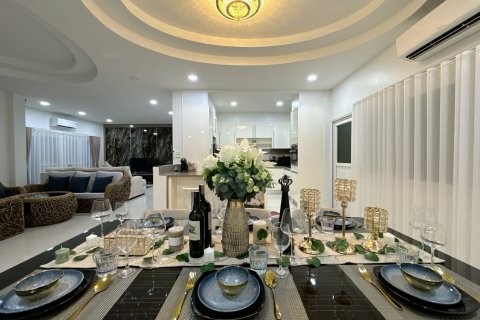 Вилла в Паттайе, Таиланд с 4 спальнями  № 139935 - фото 21