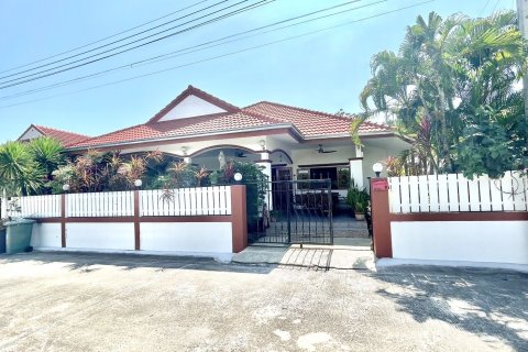 House in Hua Hin, Thailand 3 bedrooms № 154797 - photo 1