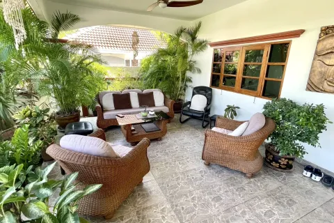 House in Hua Hin, Thailand 3 bedrooms № 154797 - photo 2