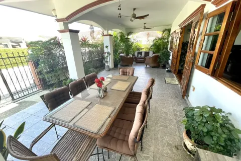 House in Hua Hin, Thailand 3 bedrooms № 154797 - photo 17