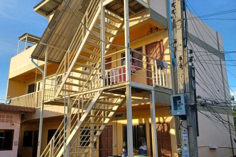 House in Nonthaburi, Thailand 10 bedrooms № 154796 - photo 1