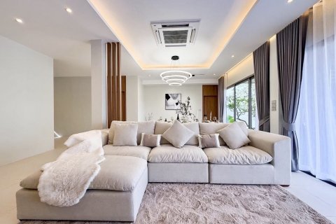 Villa in Phuket, Thailand 3 bedrooms № 154793 - photo 26