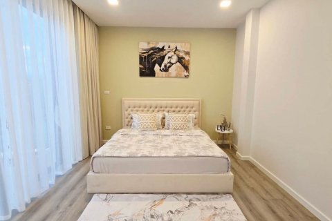 Villa in Pattaya, Thailand 5 bedrooms № 144729 - photo 4