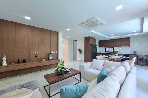 Villa in Pattaya, Thailand 5 bedrooms № 144729 - photo 10