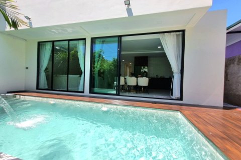 Villa in Pattaya, Thailand 5 bedrooms № 144729 - photo 1