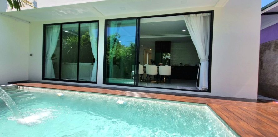 Villa in Pattaya, Thailand 5 bedrooms № 144729