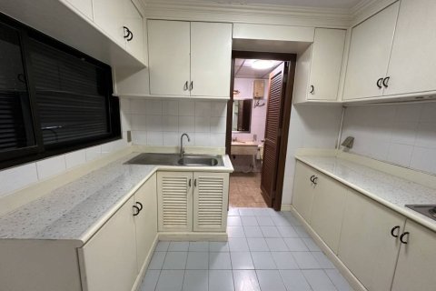 Condo in Bangkok, Thailand, 2 bedrooms  № 157354 - photo 6