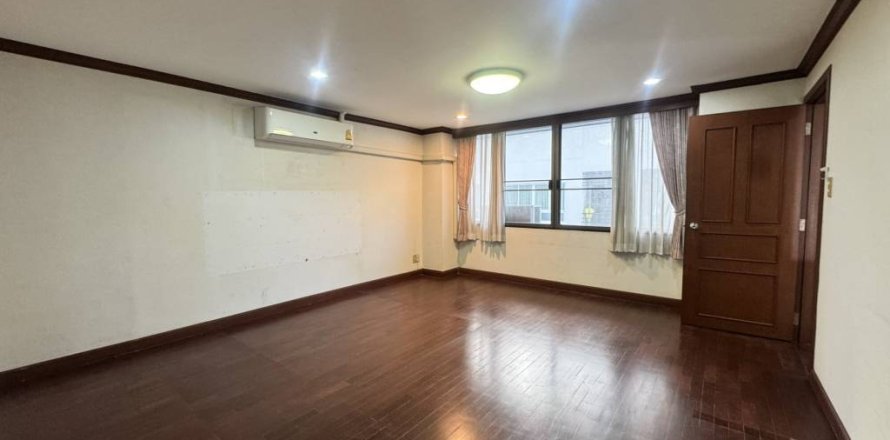 Condo in Bangkok, Thailand, 2 bedrooms  № 157354