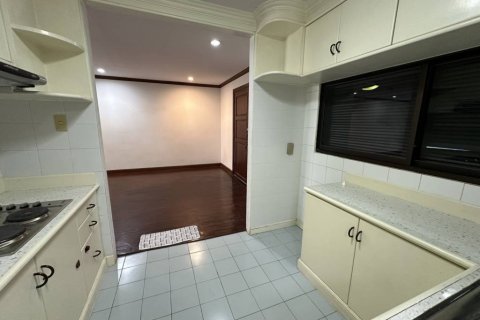 Condo in Bangkok, Thailand, 2 bedrooms  № 157354 - photo 7