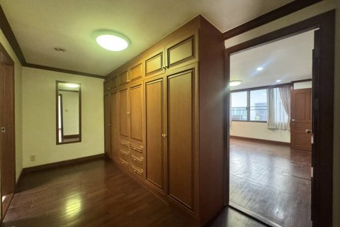 Condo in Bangkok, Thailand, 2 bedrooms  № 157354 - photo 2
