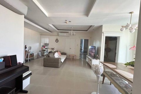 Condo in Bangkok, Thailand, 3 bedrooms  № 161115