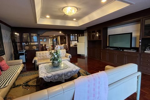 Condo à Watthana, Bangkok, Thaïlande, 3 chambres № 201038 - photo 11