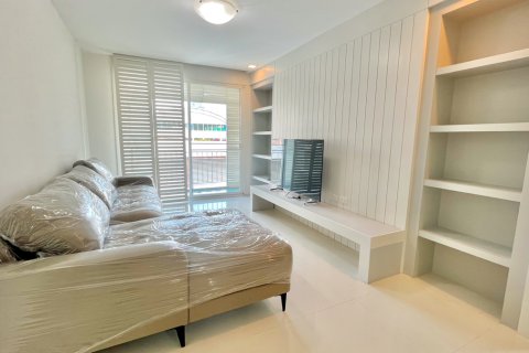 Condo à Watthana, Bangkok, Thaïlande, 2 chambres № 201042 - photo 11