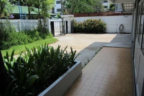 House in Bangkok, Thailand 3 bedrooms № 157534 - photo 12