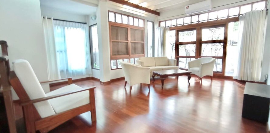 House in Bangkok, Thailand 4 bedrooms № 157539
