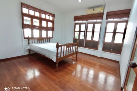 House in Bangkok, Thailand 4 bedrooms № 157539 - photo 6