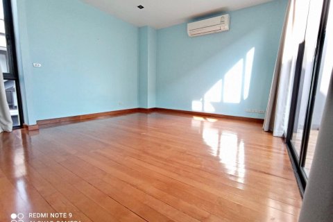 House in Bangkok, Thailand 4 bedrooms № 157535 - photo 6