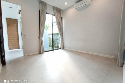 House in Bangkok, Thailand 4 bedrooms № 157535 - photo 23