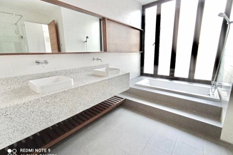 House in Bangkok, Thailand 4 bedrooms № 157535 - photo 10
