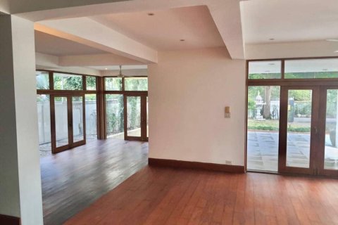 House in Bangkok, Thailand 5 bedrooms № 157536 - photo 9