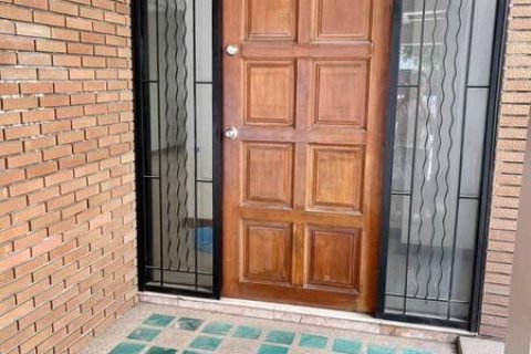 Таунхаус в Бангкоке, Таиланд с 4 спальнями  № 157533 - фото 11