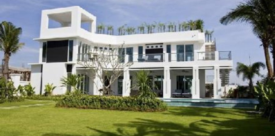 Land on Jomtien Beach, Pattaya, Thailand № 202449