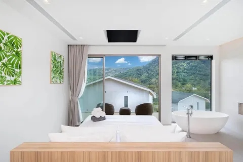 House in Kamala, Thailand 3 bedrooms № 164824 - photo 12