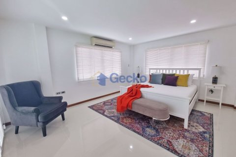 House in Pattaya, Thailand 4 bedrooms № 197288 - photo 30