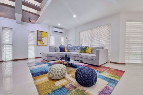 House in Pattaya, Thailand 4 bedrooms № 197288 - photo 3