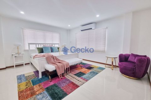 House in Pattaya, Thailand 4 bedrooms № 197288 - photo 20