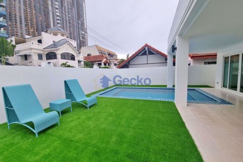 House in Pattaya, Thailand 4 bedrooms № 197288