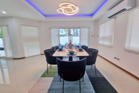 House in Pattaya, Thailand 4 bedrooms № 197288 - photo 12