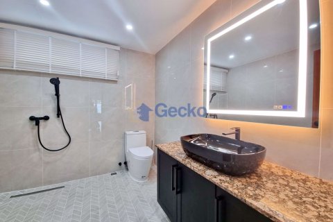 House in Pattaya, Thailand 4 bedrooms № 197288 - photo 13