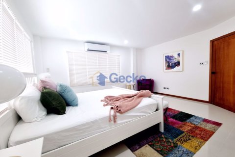 House in Pattaya, Thailand 4 bedrooms № 197288 - photo 21