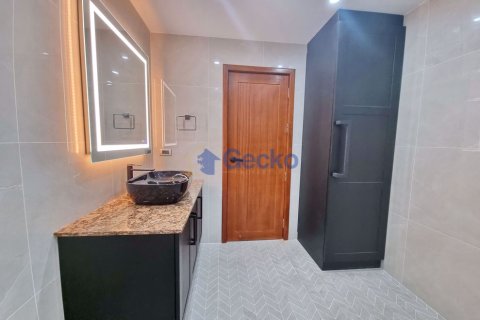 House in Pattaya, Thailand 4 bedrooms № 197288 - photo 14