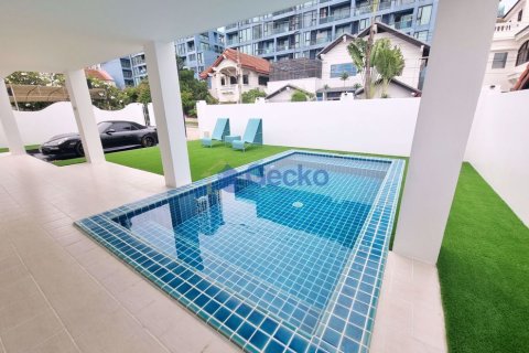 House in Pattaya, Thailand 4 bedrooms № 197288 - photo 2