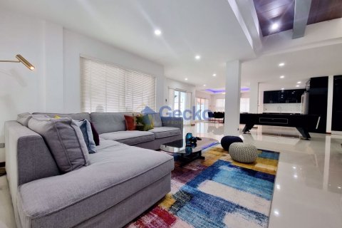House in Pattaya, Thailand 4 bedrooms № 197288 - photo 4