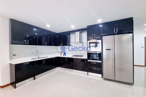 House in Pattaya, Thailand 4 bedrooms № 197288 - photo 7