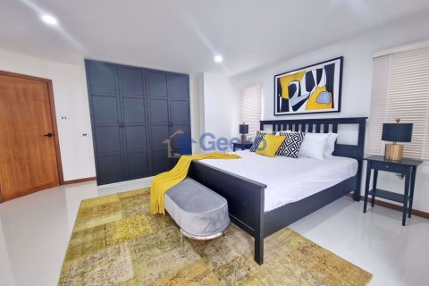 House in Pattaya, Thailand 4 bedrooms № 197288 - photo 19