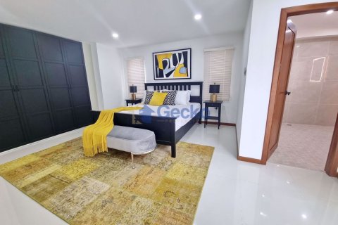 House in Pattaya, Thailand 4 bedrooms № 197288 - photo 23