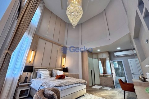House in Pattaya, Thailand 4 bedrooms № 196065 - photo 20
